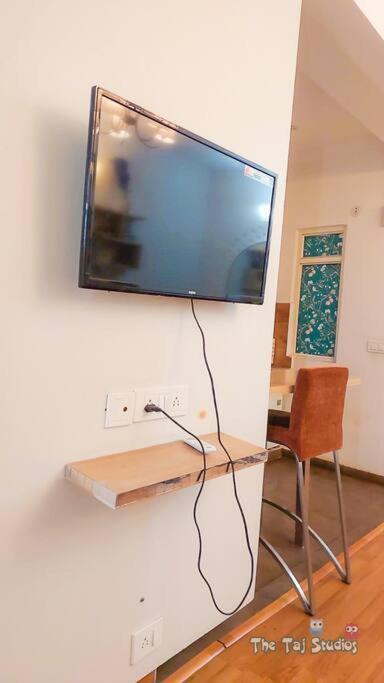 Top Luxury & Couple Friendly Stay Gp By Taj Suites & Studios #New Year Party & Stay Noida Exterior photo