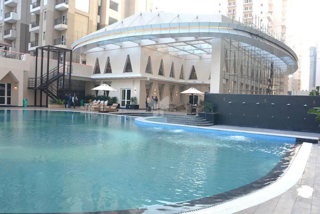 Top Luxury & Couple Friendly Stay Gp By Taj Suites & Studios Noida Exterior photo